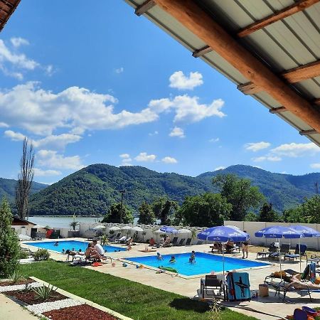 Clisura Dunarii - Pensiunea Casa Creta Liborajdea Exteriör bild